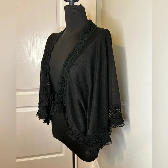 Urban Mango Lace Trim Bat Wing Black Womens M Shrug Crop Dressy Cardigan Sweater - Picture 2 of 7